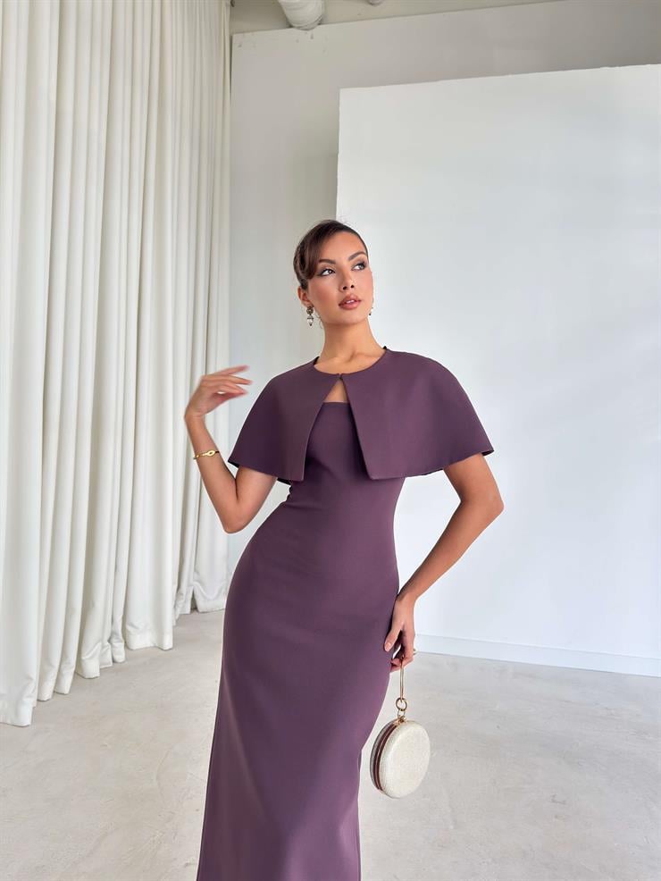 Pelerinli Straplez Arkası Yırtmaçlı Jeremy Mürdüm Kadın Elbise 26K257