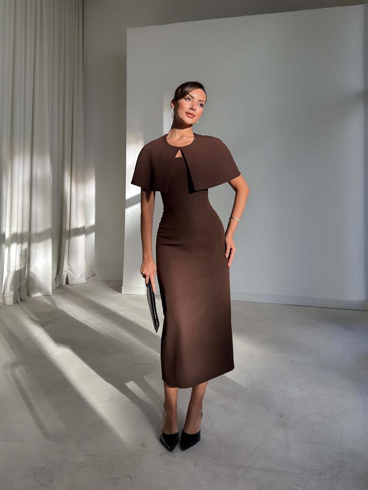 Pelerinli Straplez Arkası Yırtmaçlı Jeremy Kahve Kadın Elbise 26K257