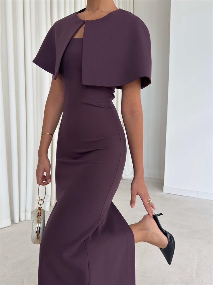 Pelerinli Straplez Arkası Yırtmaçlı Jeremy Mürdüm Kadın Elbise 26K257