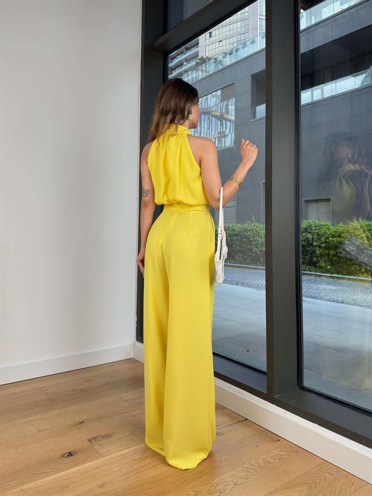 Boğazlı Kolsuz Drapeli Belden Oturtmalı Bol Paça Jiri Sarı Kadın Tulum 24Y574