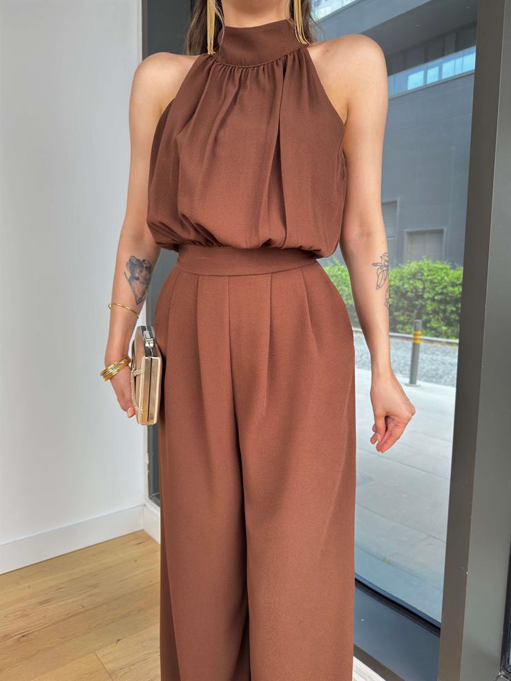 Boğazlı Kolsuz Drapeli Belden Oturtmalı Bol Paça Jiri Kahve Kadın Tulum 24Y574