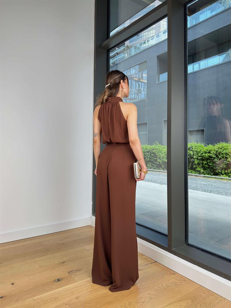 Boğazlı Kolsuz Drapeli Belden Oturtmalı Bol Paça Jiri Kahve Kadın Tulum 24Y574