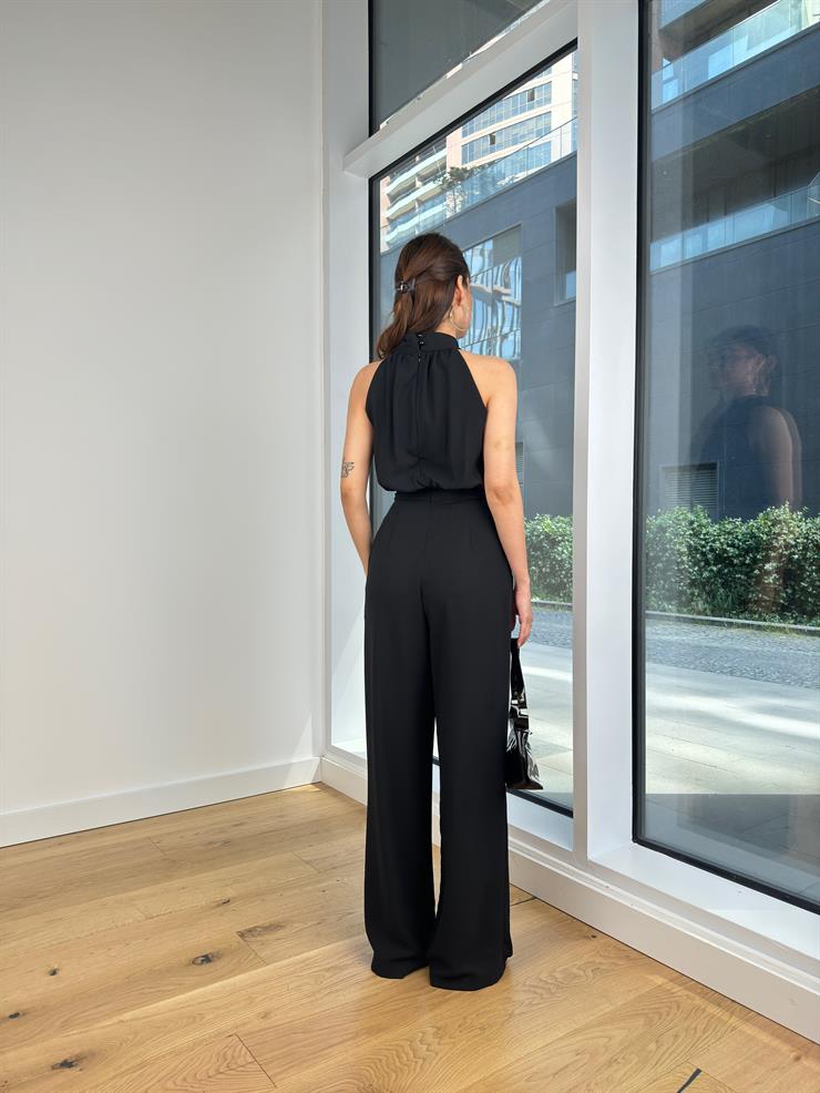 Boğazlı Kolsuz Drapeli Belden Oturtmalı Bol Paça Jiri Kadın Siyah Tulum 24Y574