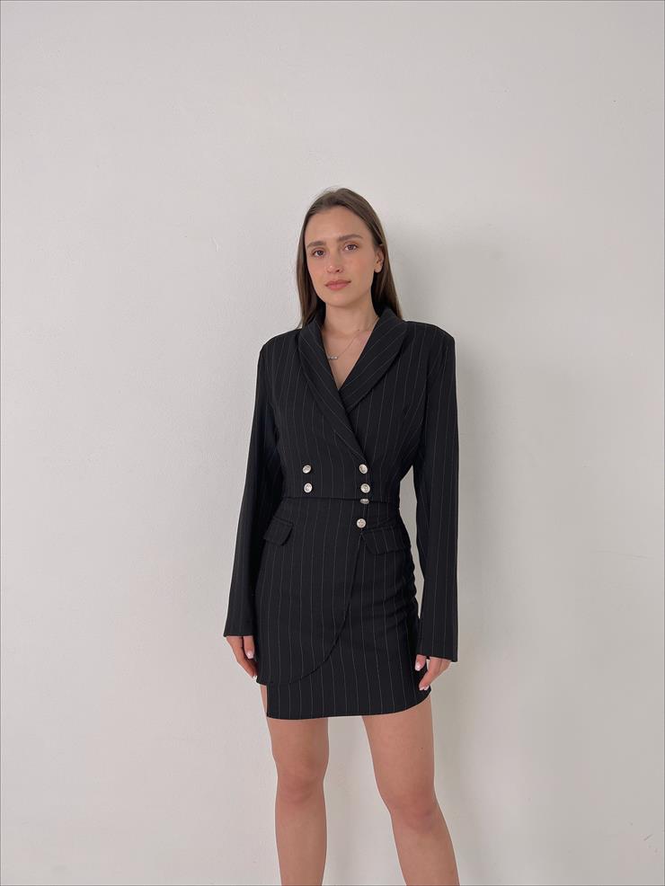 Kruvaze Yaka Omuz Vatkalı Düğme Kapamalı Julien Kadın Siyah Crop Ceket 23Y000078