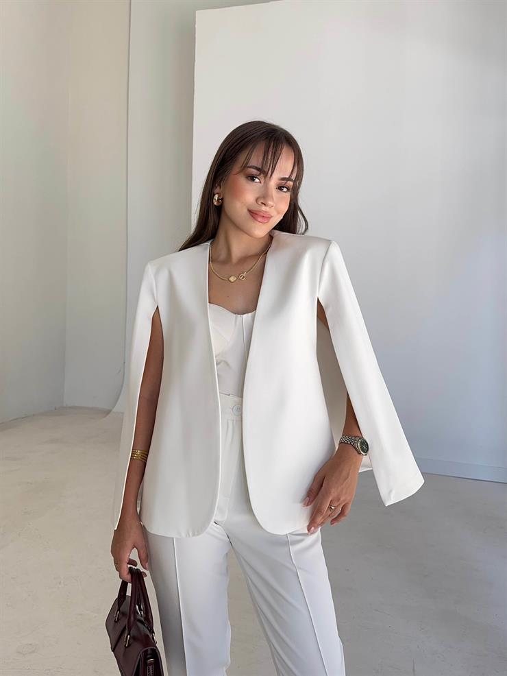 Omzu Vatkalı Jully Kadın Beyaz Pelerin Ceket 26K024