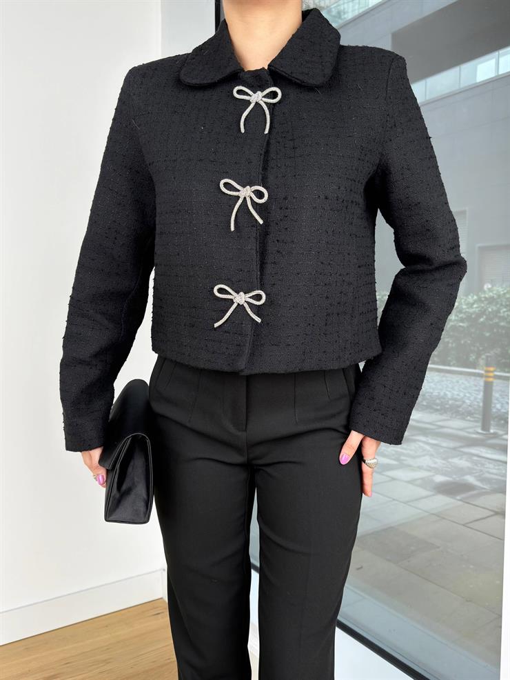 Fiyonk Detaylı Yakalı Kadrin Siyah Kadın Crop Ceket 25K404