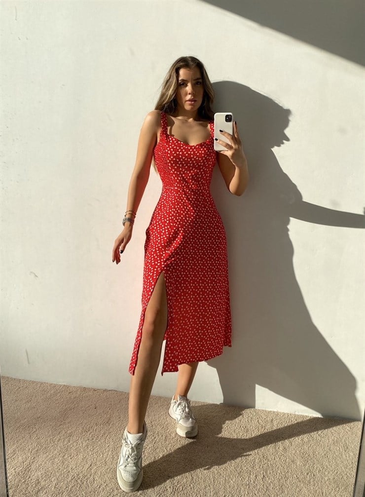 Kalın Askı Kalp Desenli Yırtmaçlı Kadın Kırmızı Midi Elbise 21Y000342