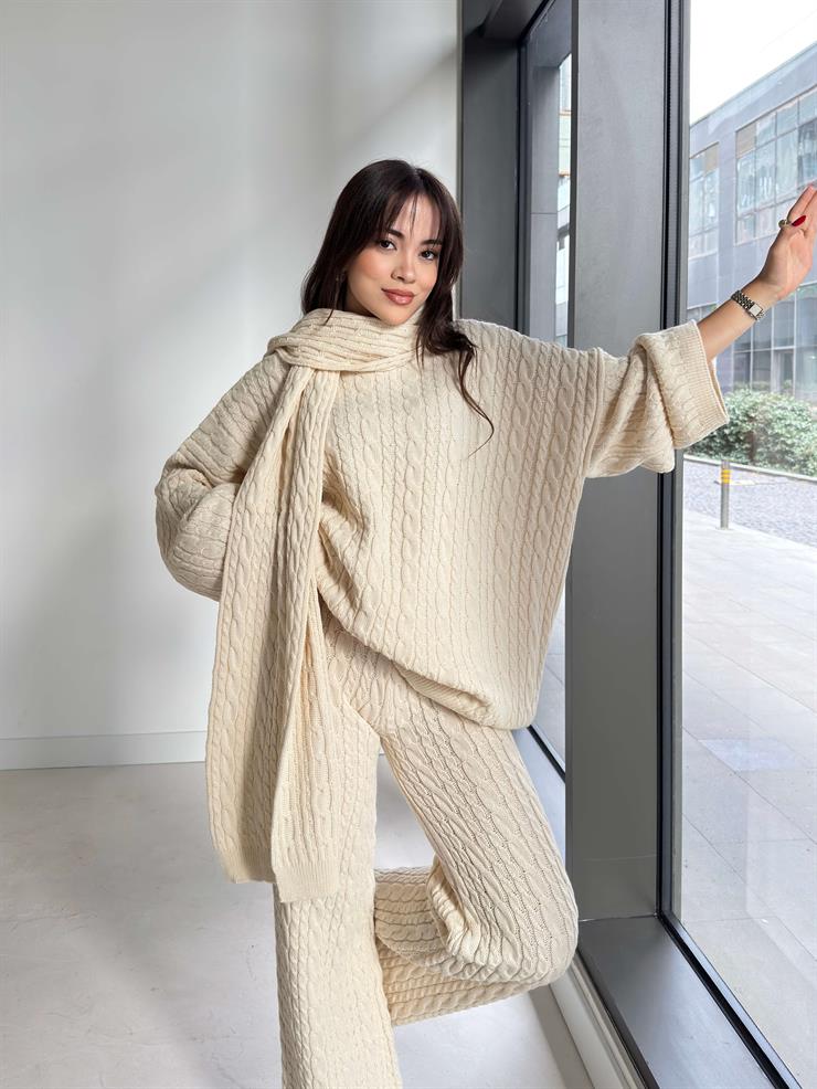Oversize Kazak Bol Paça Pantolon Ve Atkılı Kalli Kadın Taş Üçlü Triko Takım 26K093