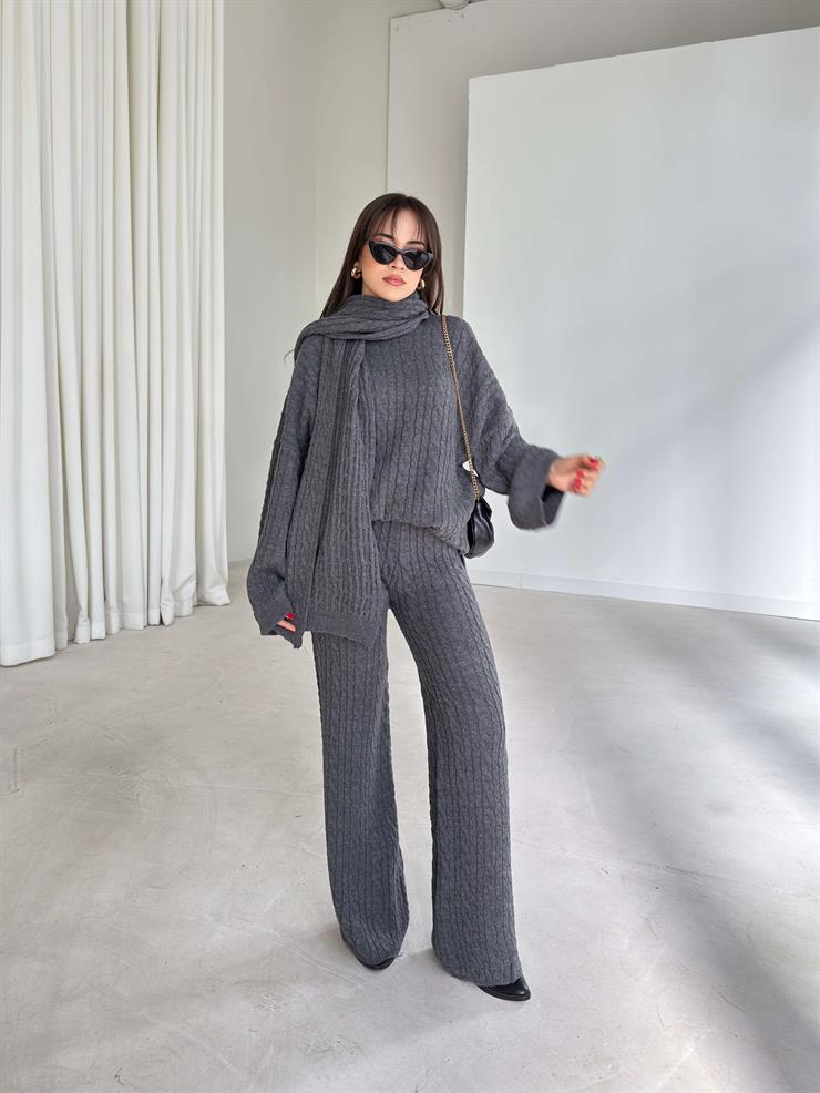 Oversize Kazak Bol Paça Pantolon Ve Atkılı Kalli Kadın Gri Üçlü Triko Takım 26K093