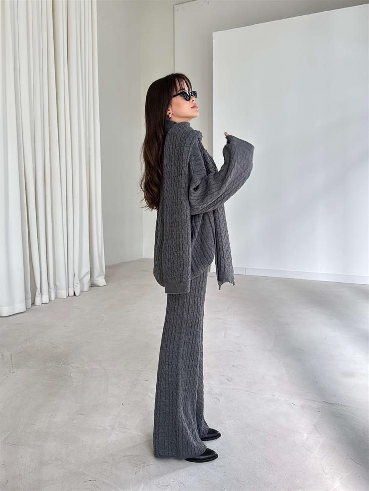 Oversize Kazak Bol Paça Pantolon Ve Atkılı Kalli Kadın Gri Üçlü Triko Takım 26K093