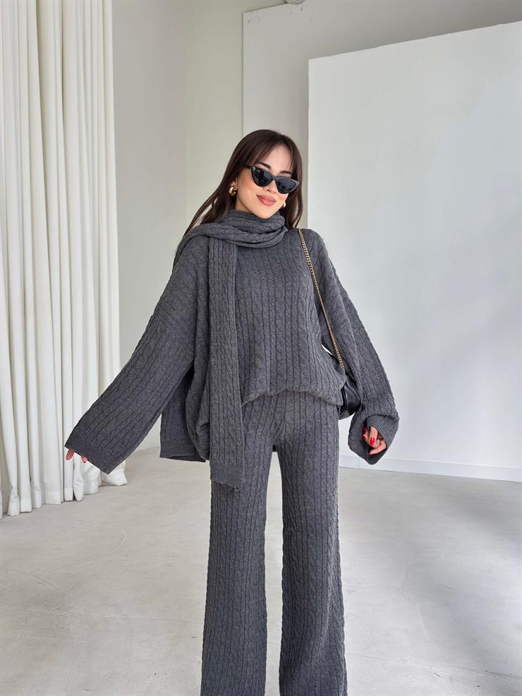 Oversize Kazak Bol Paça Pantolon Ve Atkılı Kalli Kadın Gri Üçlü Triko Takım 26K093