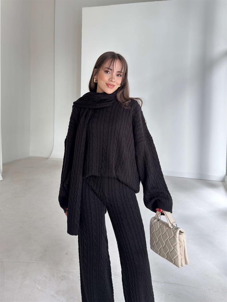 Oversize Kazak Bol Paça Pantolon Ve Atkılı Kalli Kadın Siyah Üçlü Triko Takım 26K093