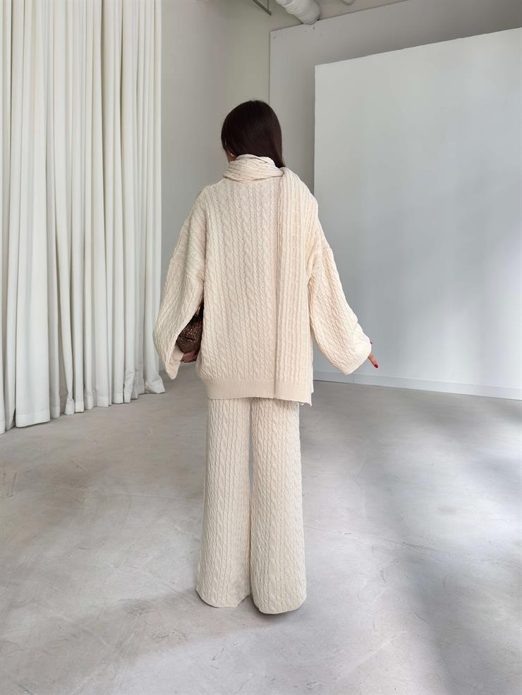 Oversize Kazak Bol Paça Pantolon Ve Atkılı Kalli Kadın Taş Üçlü Triko Takım 26K093
