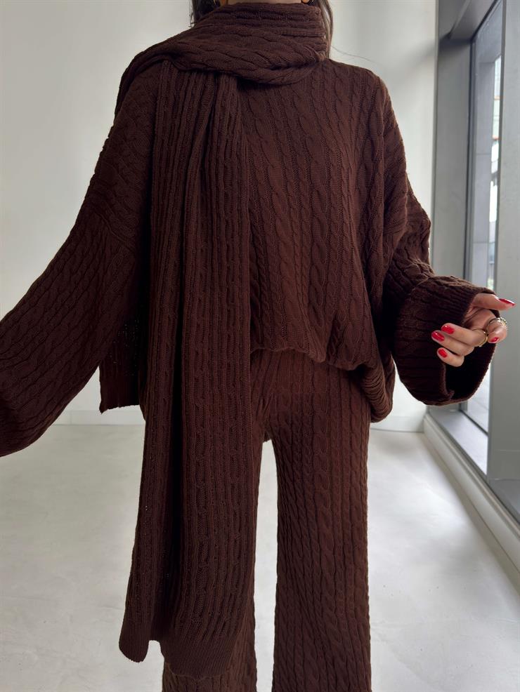 Oversize Kazak Bol Paça Pantolon Ve Atkılı Kalli Kadın Kahve Üçlü Triko Takım 26K093
