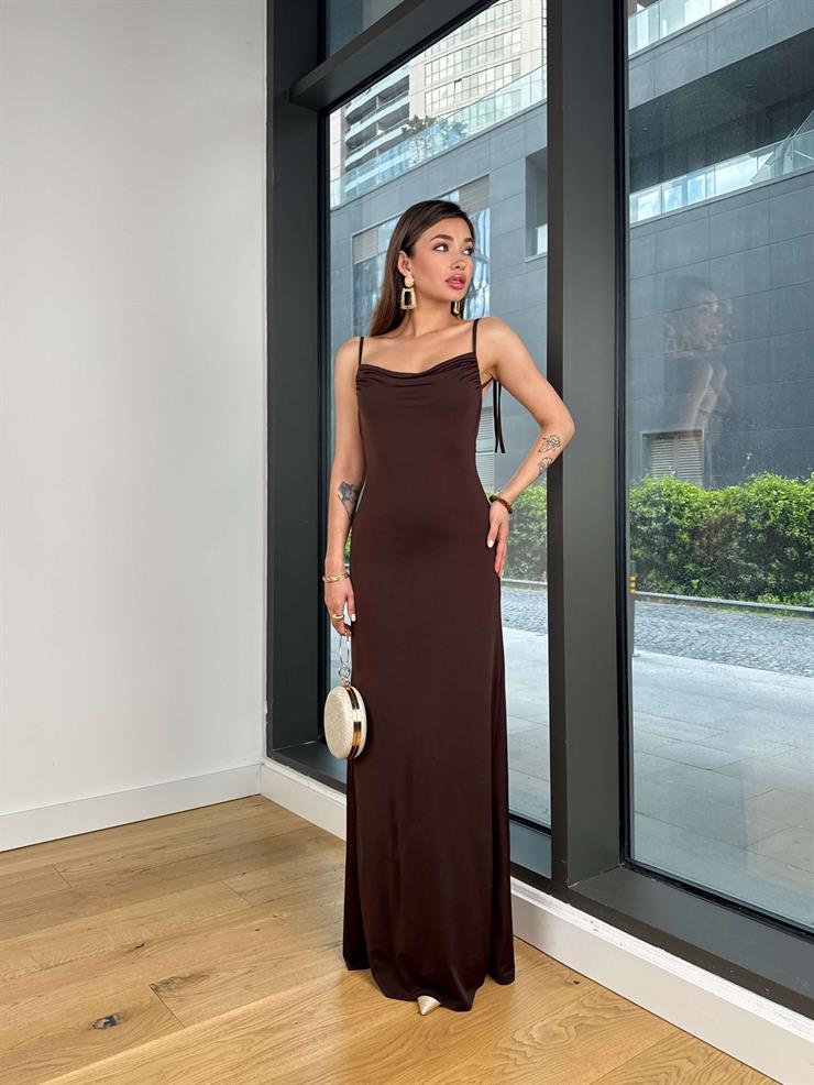 Askılı Degaje Yaka Sırt Dekolteli Kalmer Kahve Kadın Elbise 25Y344