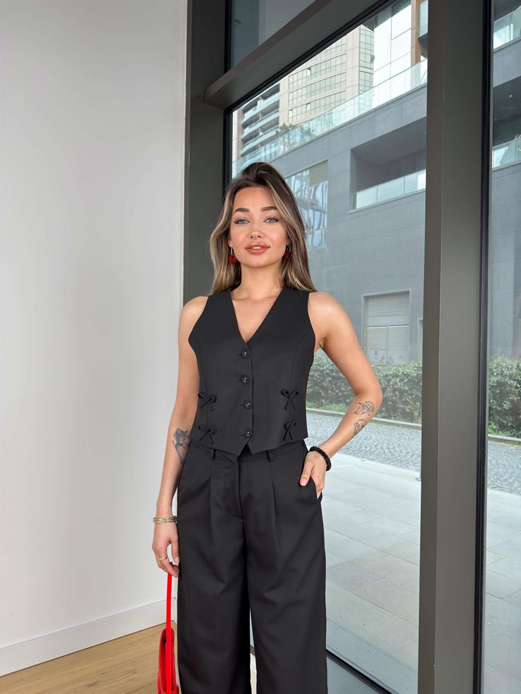 Düğme Kapamalı Fiyonk Detaylı Kalmm Siyah Kadın Crop Yelek 25Y246