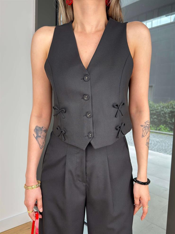 Düğme Kapamalı Fiyonk Detaylı Kalmm Siyah Kadın Crop Yelek 25Y246