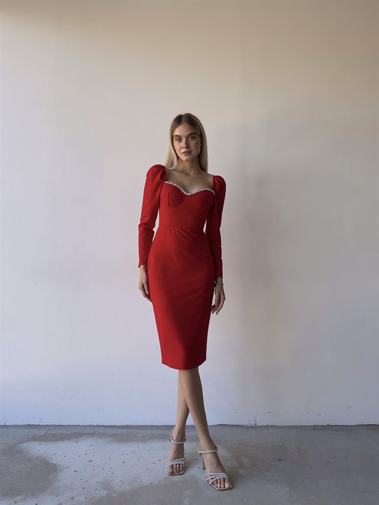 Kalp Yaka Göğüs Çevresi Taş Detaylı Uzun Kollu Libero Kadın Kırmızı Midi Boy Elbise 23K000102