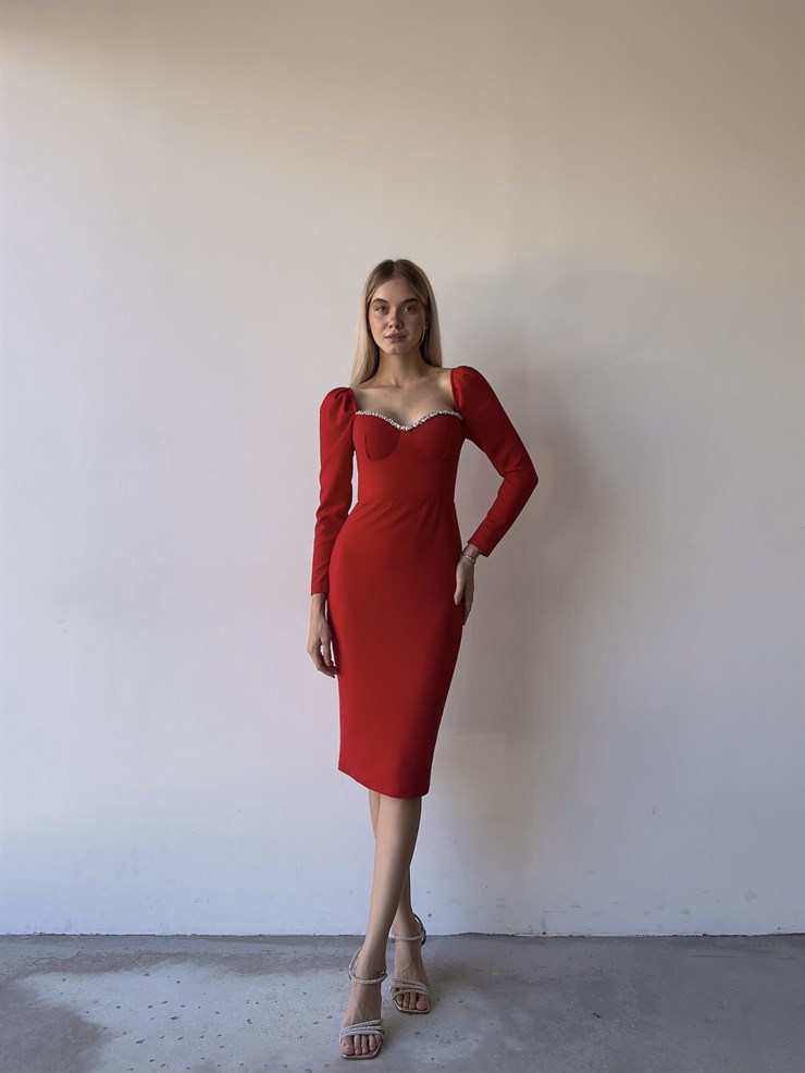 Kalp Yaka Göğüs Çevresi Taş Detaylı Uzun Kollu Libero Kadın Kırmızı Midi Boy Elbise 23K000102