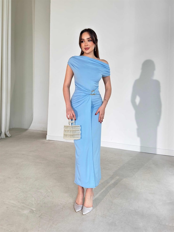 Düşük Omuz Belden Oturtmalı Aksesuar Detaylı Bebe Mavisi Kamrı Kadın Elbise 26Y084