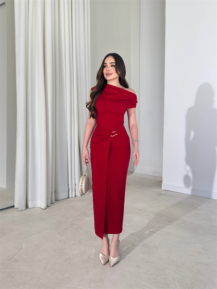 Düşük Omuz Belden Oturtmalı Aksesuar Detaylı Kırmızı Kamrı Kadın Elbise 26Y084