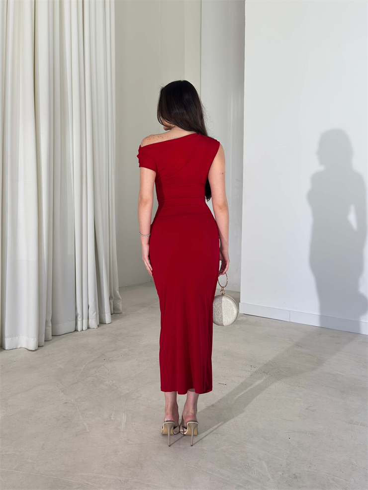 Düşük Omuz Belden Oturtmalı Aksesuar Detaylı Kırmızı Kamrı Kadın Elbise 26Y084