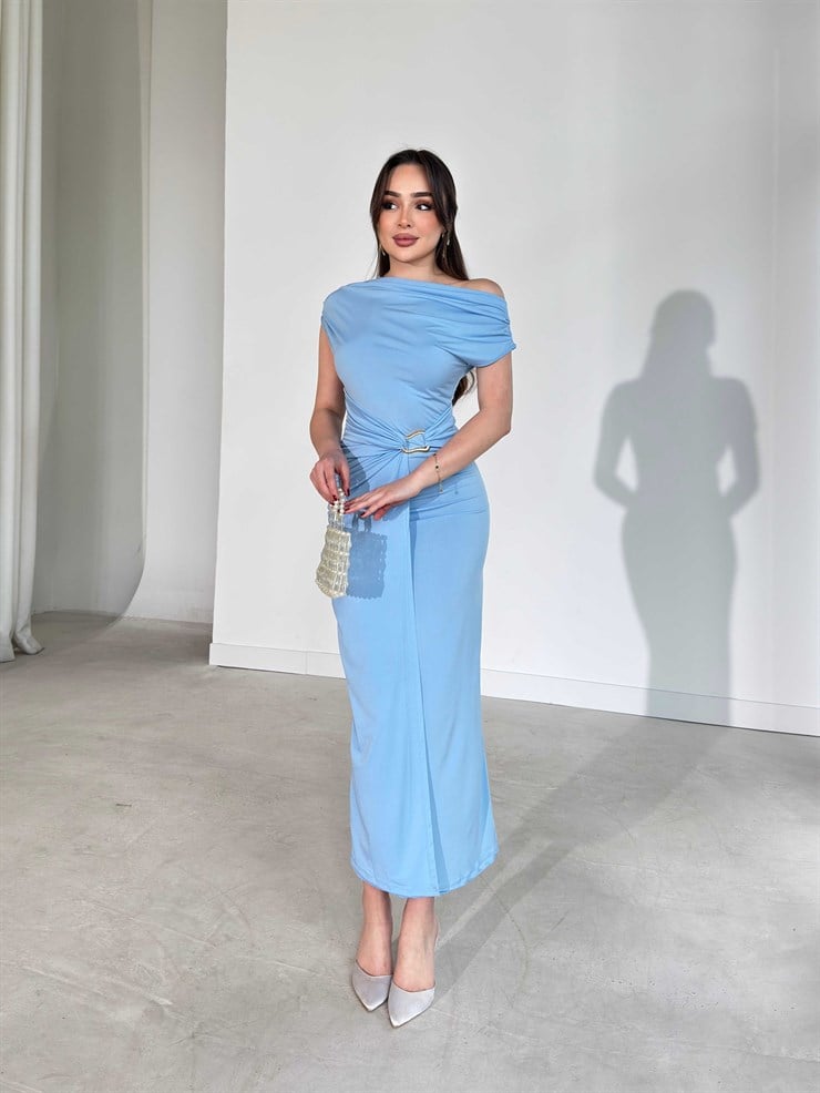 Düşük Omuz Belden Oturtmalı Aksesuar Detaylı Bebe Mavisi Kamrı Kadın Elbise 26Y084