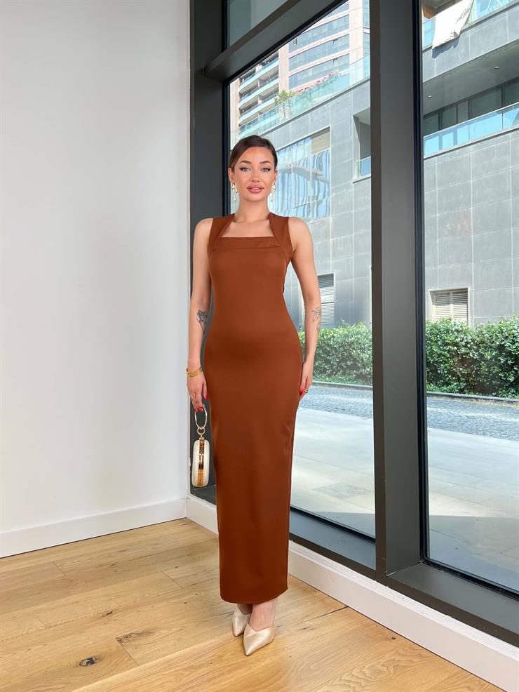 Kare Yaka Karalde Kahve Kadın Uzun Elbise 25Y440