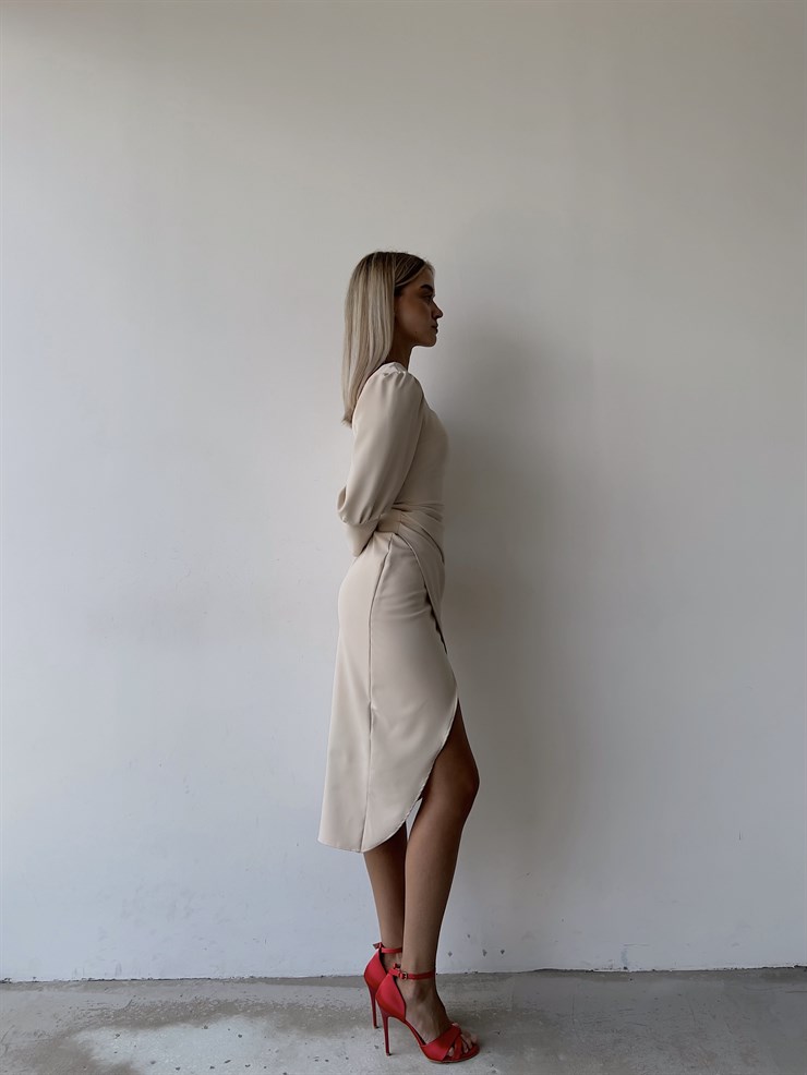 Kare Yaka Drapeli Yarım Balon Kol Etek Kısmı Kruvaze Kesim Leola Kadın Bej Renk Elbise 22Y000506