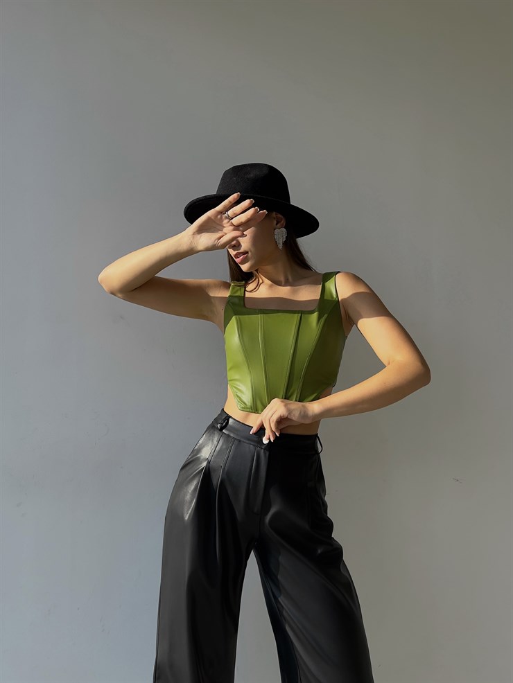 Kare Yaka Kalın Askı Korse Elian Vegan Deri Crop Bluz 23K000147