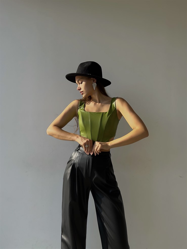 Kare Yaka Kalın Askı Korse Elian Vegan Deri Crop Bluz 23K000147