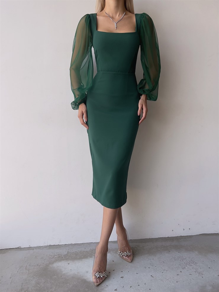 Kare Yaka Kolları Tül Arka Etek Kısmı Yırtmaçlı Jarlan Kadın Zümrüt Midi Boy Elbise 23K000097