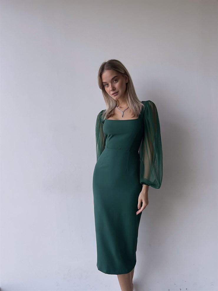 Kare Yaka Kolları Tül Arka Etek Kısmı Yırtmaçlı Jarlan Kadın Zümrüt Midi Boy Elbise 23K000097