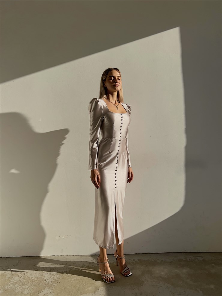 Kare Yaka Önü Düğme Detaylı Uzun Kollu Önden Yırtmaçlı Lupiter Kadın Bej Elbise 23K000094