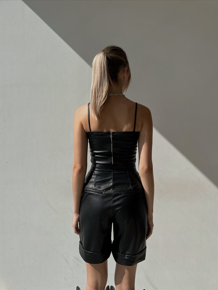 Katlama Paça Yanları Cepli Kısa İdetta Kadın Siyah Vegan Deri Şort 23K000021
