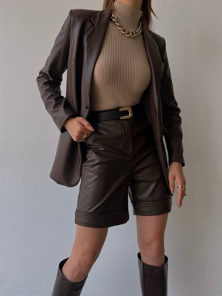 Katlama Paça Yanları Cepli Kısa İdetta Kadın Kahve Vegan Deri Şort 23K000021