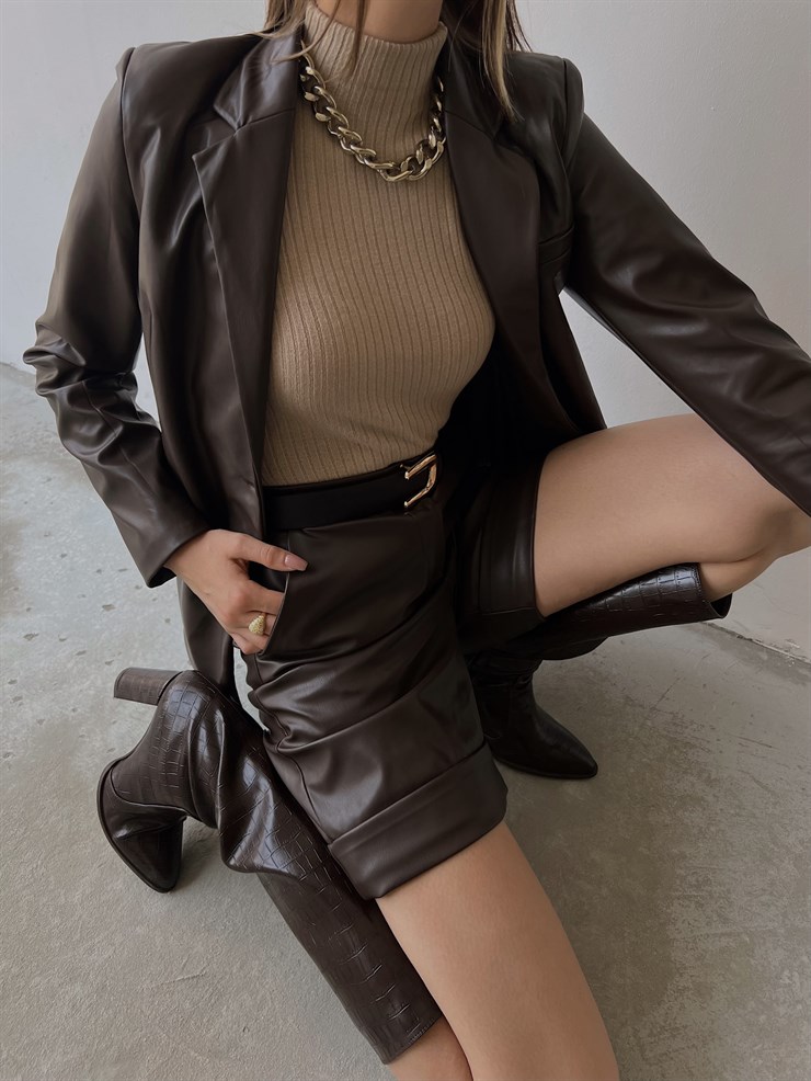 Katlama Paça Yanları Cepli Kısa İdetta Kadın Kahve Vegan Deri Şort 23K000021