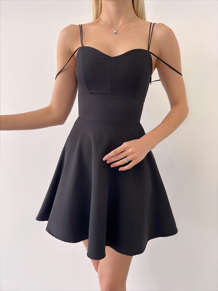 İnce İp Askılı Belden Oturtmalı Arkası Çapraz Detaylı Katriel Kadın Siyah Mini Elbise 23Y000269