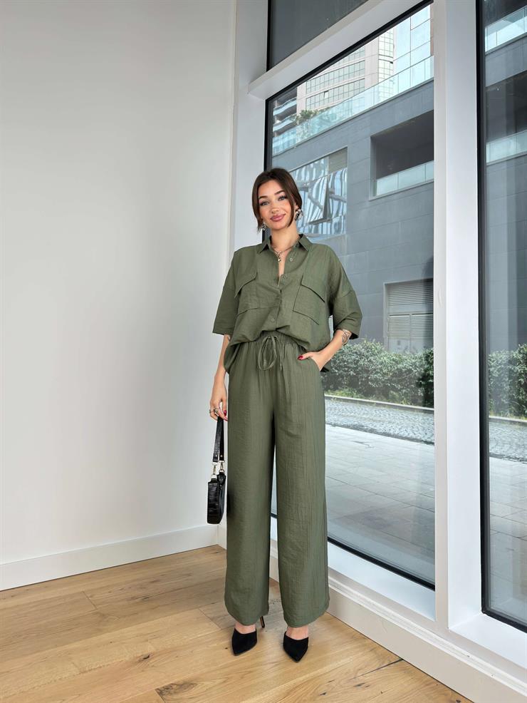 Yarım Kol Büyük Cepli Gömlek Beli Bağcıklı Ve Lastikli Bol Pantolon Kaydat Kadın Haki Keten Takım 24Y202