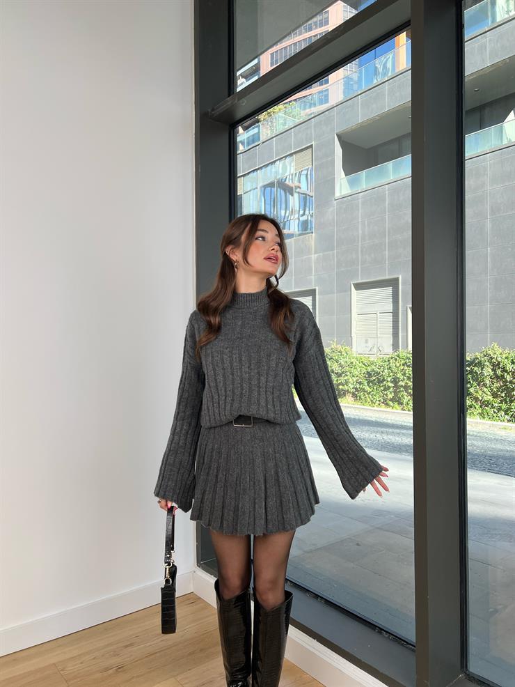 Boğazlı Geniş Kollu Kazak Pileli Etek Tavita Kadın Gri Triko Takım 24Y076