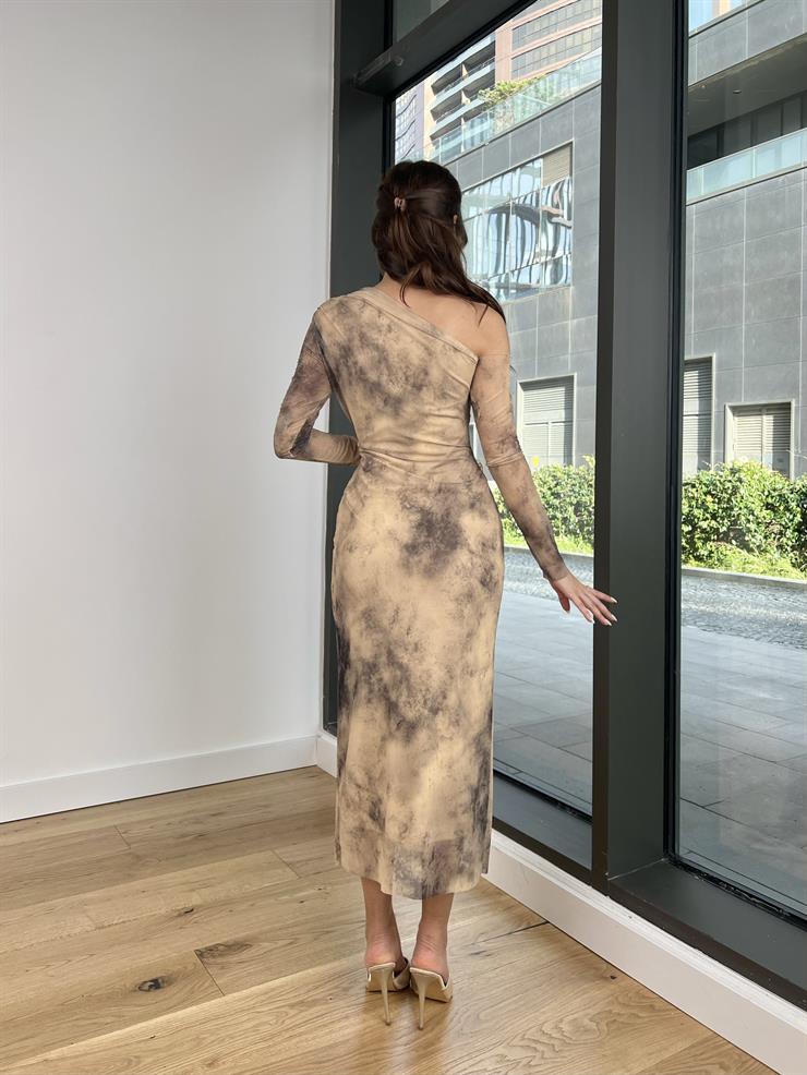 Tek Omuz Detay Uzun Tül Kol Kelina Kadın Camel Desenli Midi Elbise 24k436