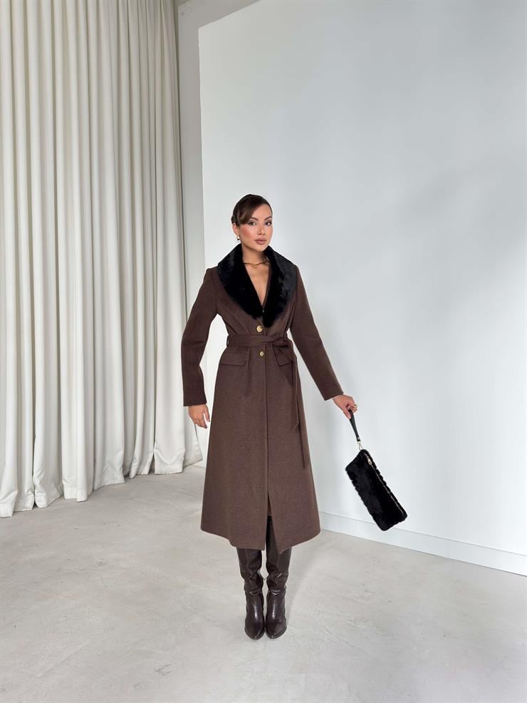 Yakası Tüylü Düğme Kapamalı Kuşaklı Kelmira Kahve Kaban Kaban 26K254