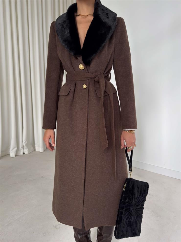 Yakası Tüylü Düğme Kapamalı Kuşaklı Kelmira Kahve Kaban Kaban 26K254