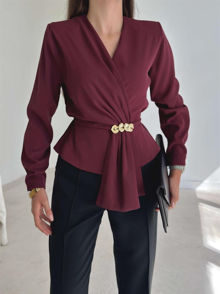 Beli Lastikli Aksesuarlı Kolları Düğmeli Kruvaze Yaka Kelnide Kadın Bordo Bluz 26K102