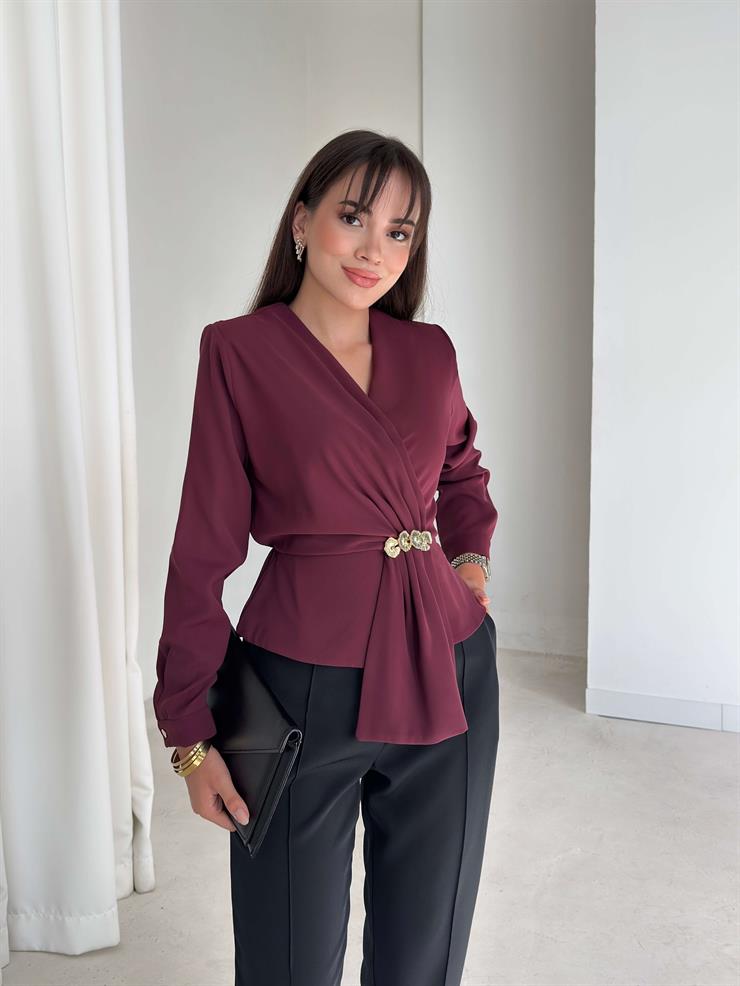 Beli Lastikli Aksesuarlı Kolları Düğmeli Kruvaze Yaka Kelnide Kadın Bordo Bluz 26K102