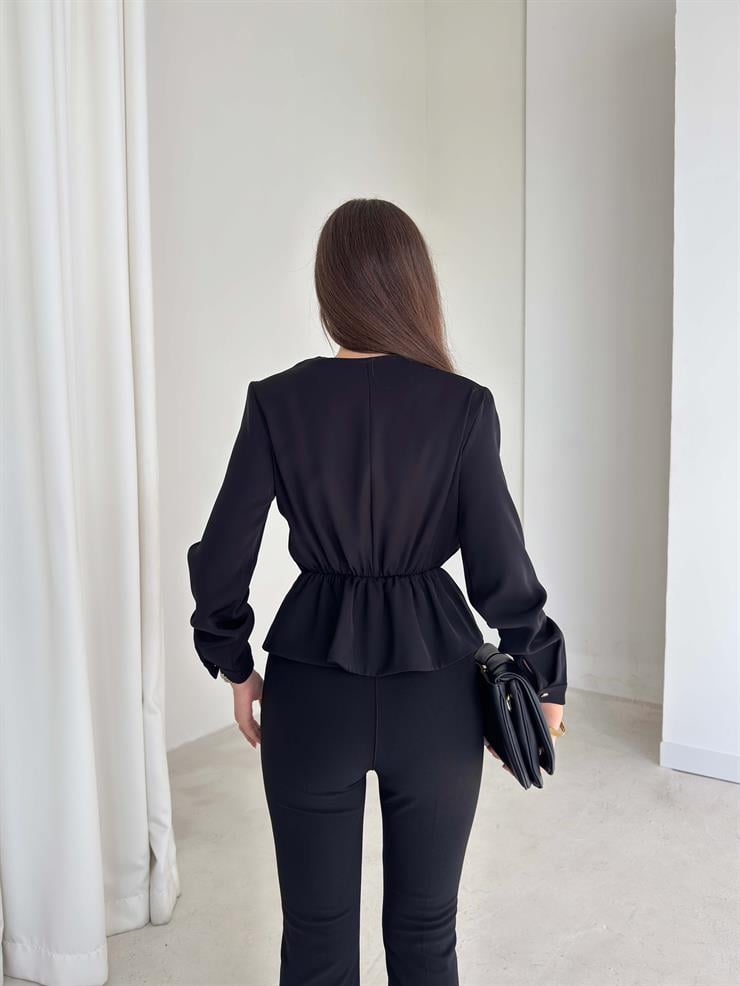 Beli Lastikli Aksesuarlı Kolları Düğmeli Kruvaze Yaka Kelnide Kadın Siyah Bluz 26K102