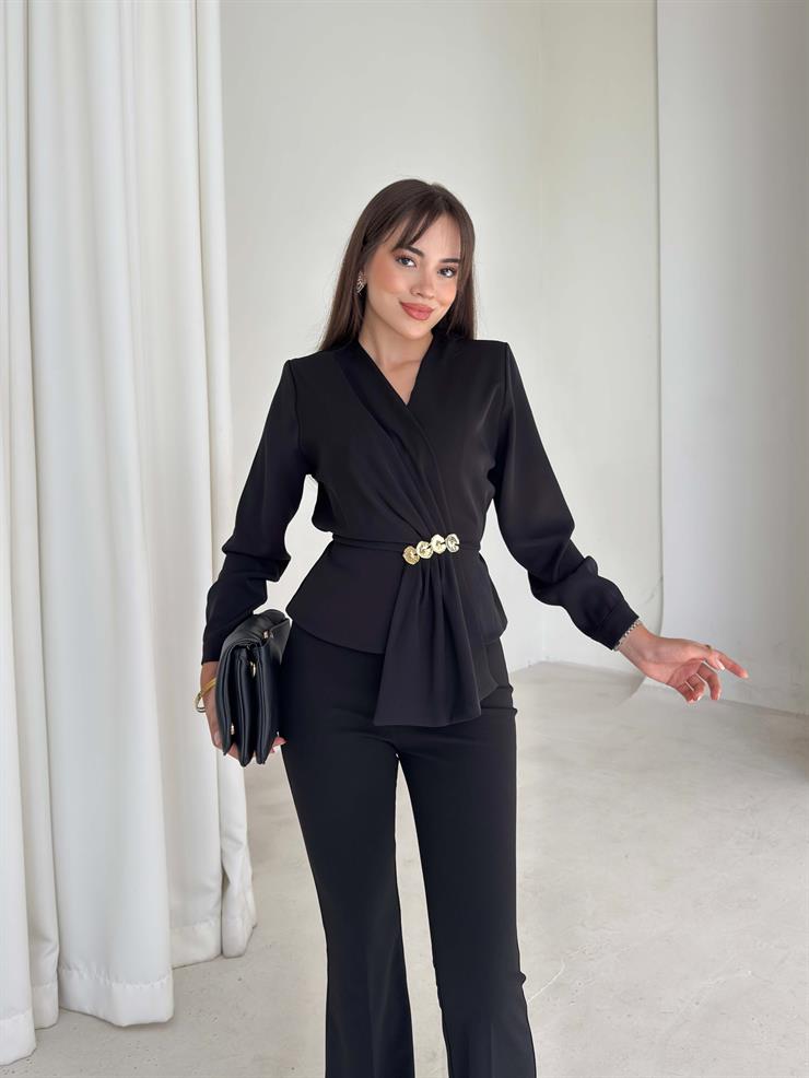 Beli Lastikli Aksesuarlı Kolları Düğmeli Kruvaze Yaka Kelnide Kadın Siyah Bluz 26K102