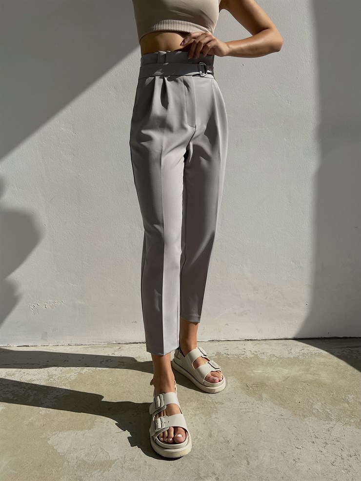 Kemerli Yüksek Bel Beli Pileli Havuç Model Sabin Kadın Gri Pantolon 22Y000508
