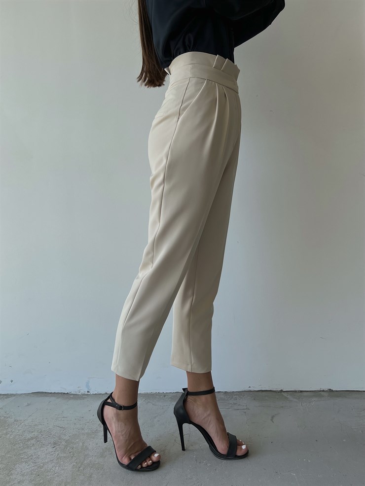 Kemerli Yüksek Bel Beli Pileli Havuç Model Sabin Kadın Bej Pantolon 22Y000508