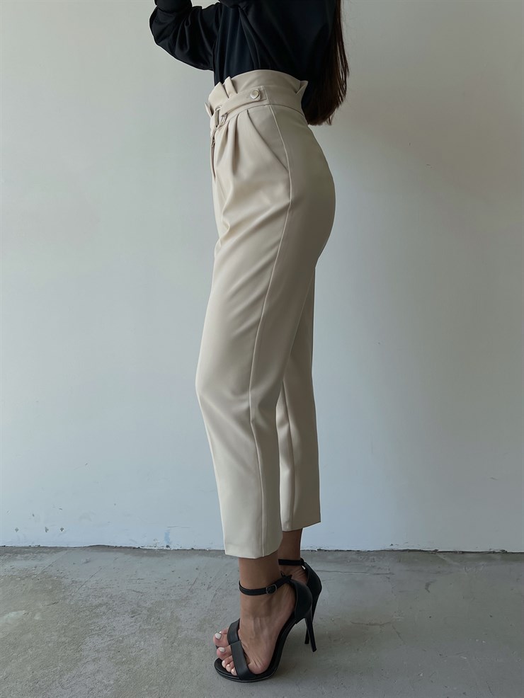 Kemerli Yüksek Bel Beli Pileli Havuç Model Sabin Kadın Bej Pantolon 22Y000508